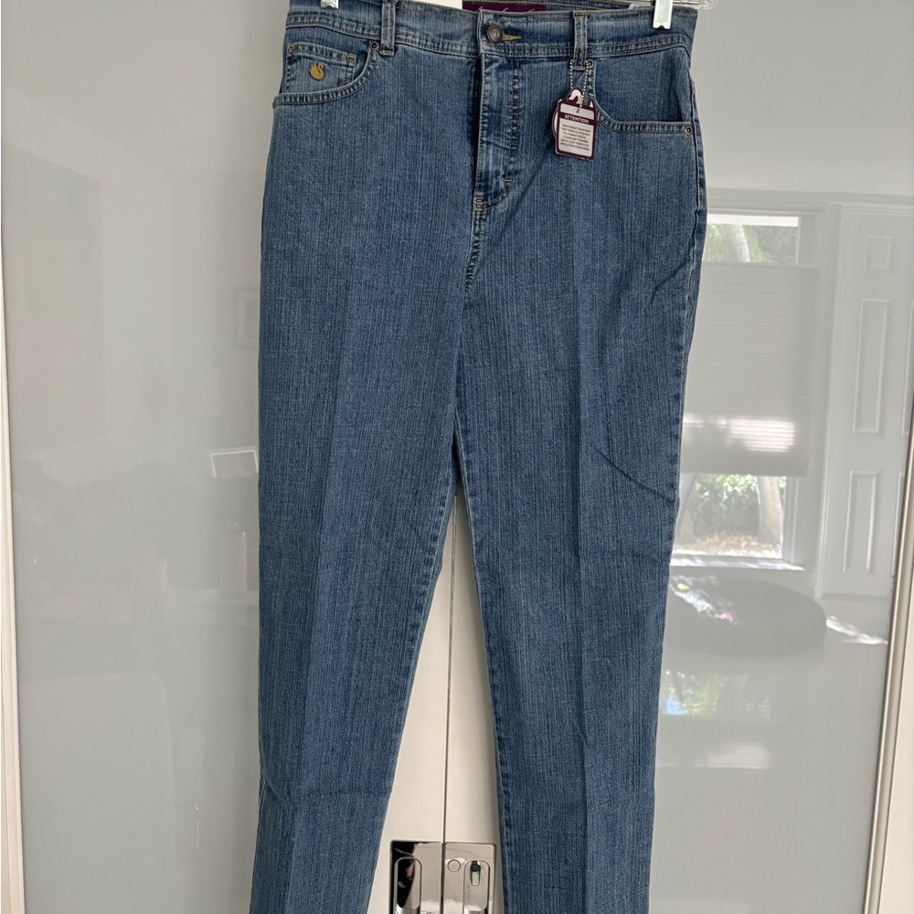 Gloria Vanderbilt blue jeans stretch average